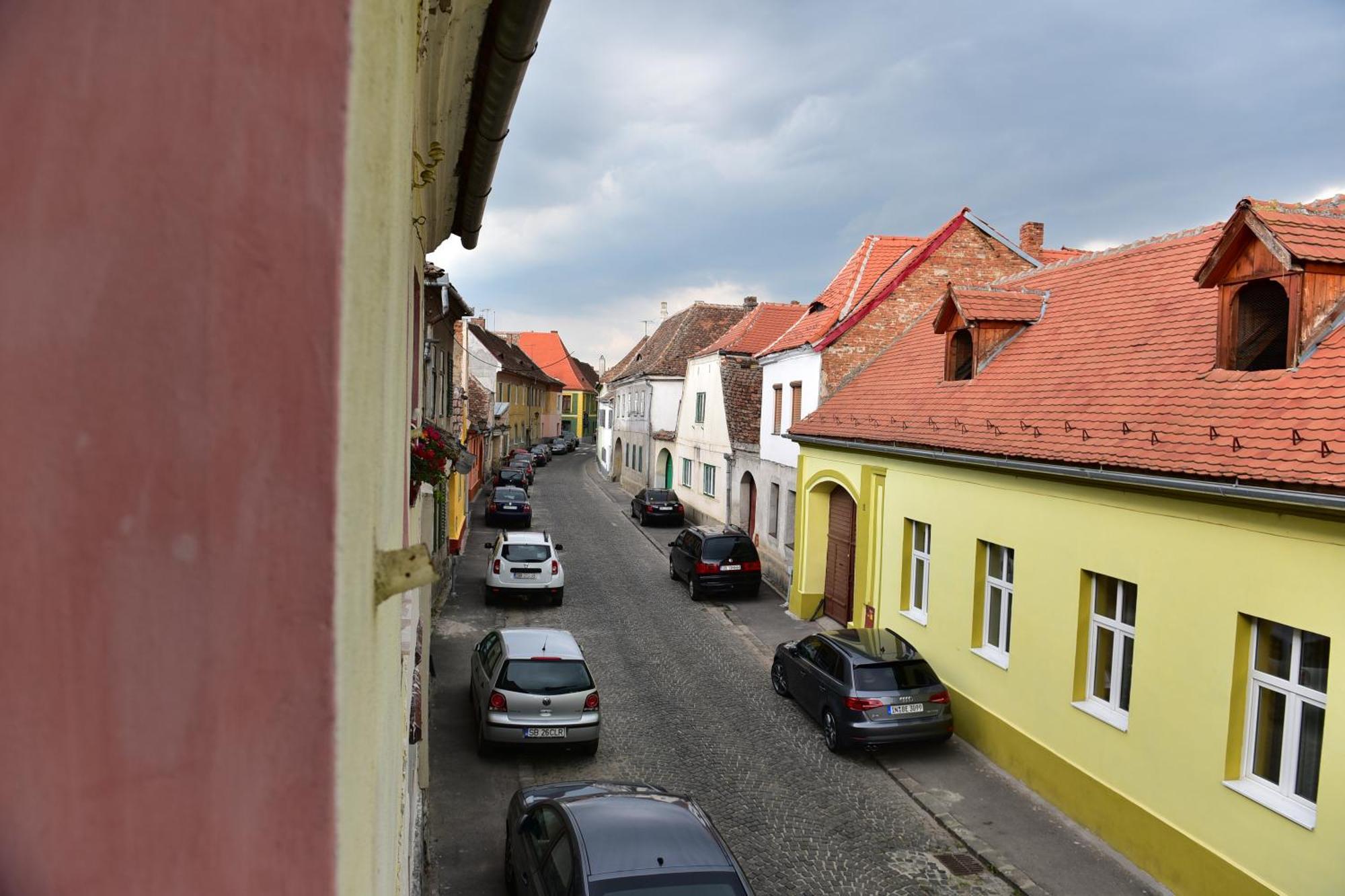 Appartement Maison Blanche à Sibiu Extérieur photo