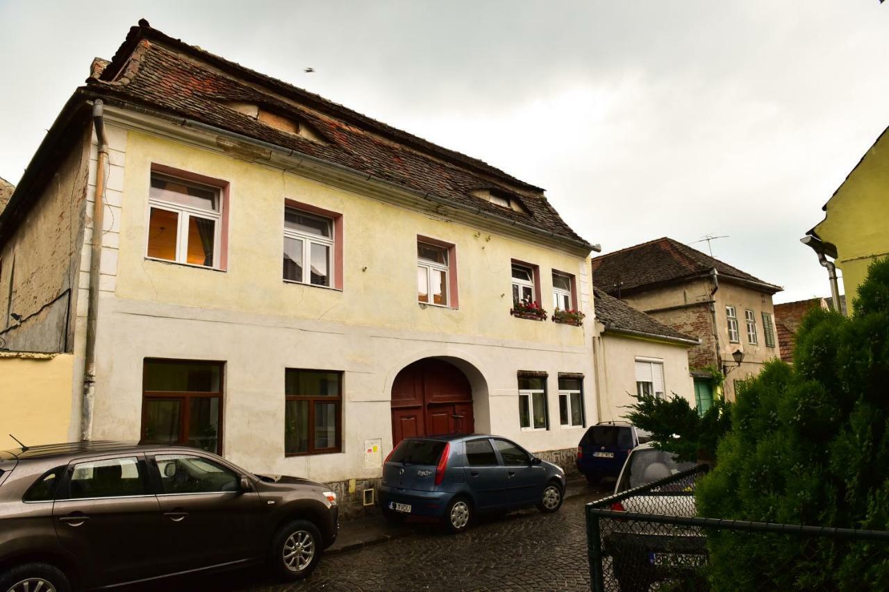 Appartement Maison Blanche à Sibiu Extérieur photo